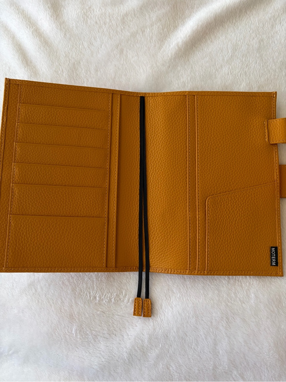 Women's Tablet Case Folio in Mustard Yellow - Pebbled Leather - Picture 3 of 4